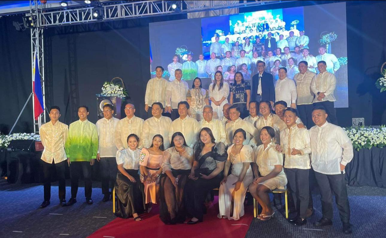Phot ops with the newly elected Barangay & SK officials of Brgy Singcang Airport – Kap Atty. Caesar Distrito
